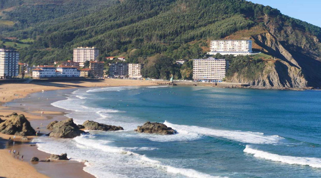 Descubrir Uribe Kosta este verano: rutas, visitas guiadas y escapadas cerca de Bilbao